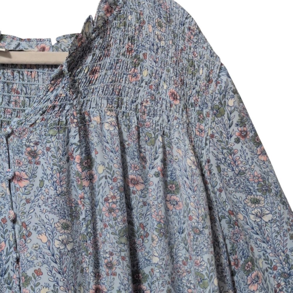 Rose + Olive blue floral blouse 3/4 balloon sleeves, v-neckline smocking size 2X - Picture 7 of 8